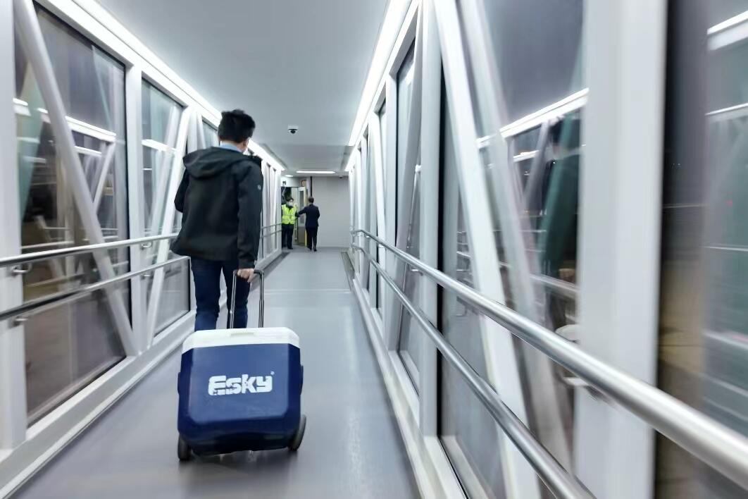 东航员工捐七件器官续航新生 同事护航“心跳”航班