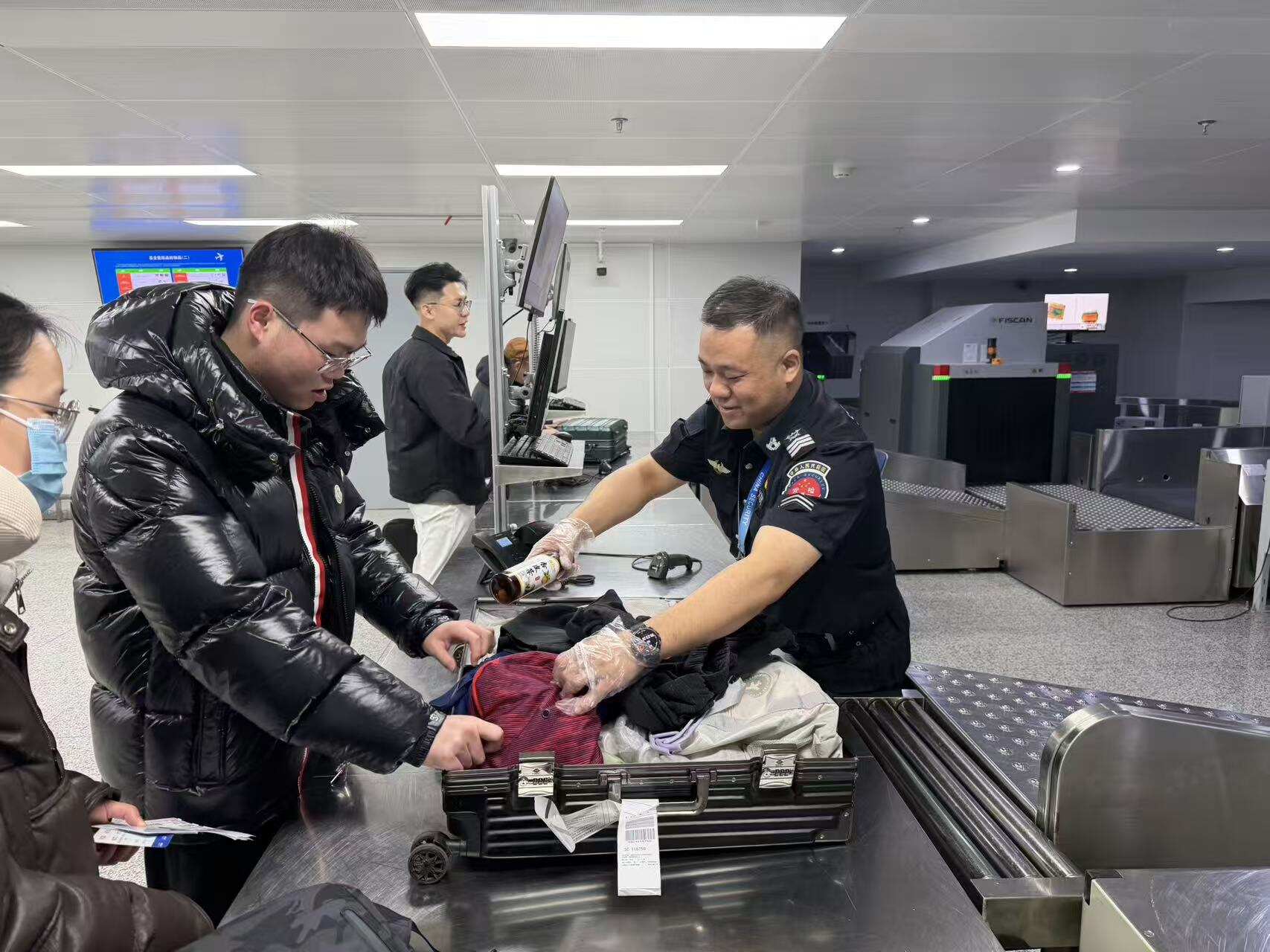 乌鲁木齐国际机场分公司安全检查总站以“十个一点”服务承诺引领服务升级CAPSE测评彰显卓越成效