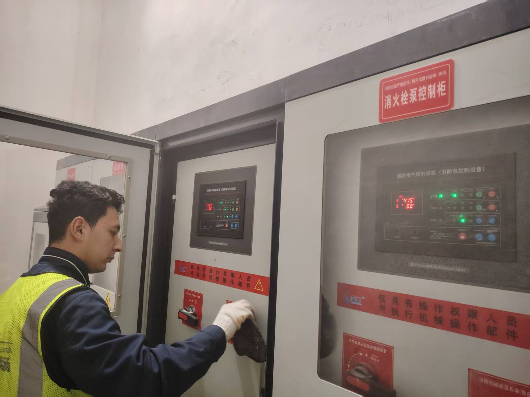 新疆机场集团克拉玛依古海机场扎实开展泵房及管网换季工作 筑牢安全运行防线