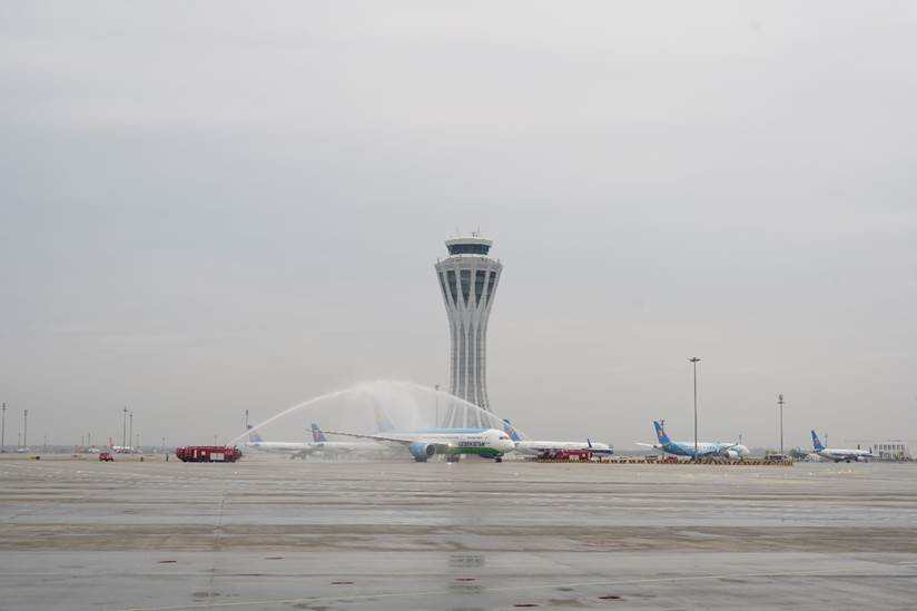 乌兹别克斯坦航空转场大兴机场 中乌“空中丝路”开启新篇章