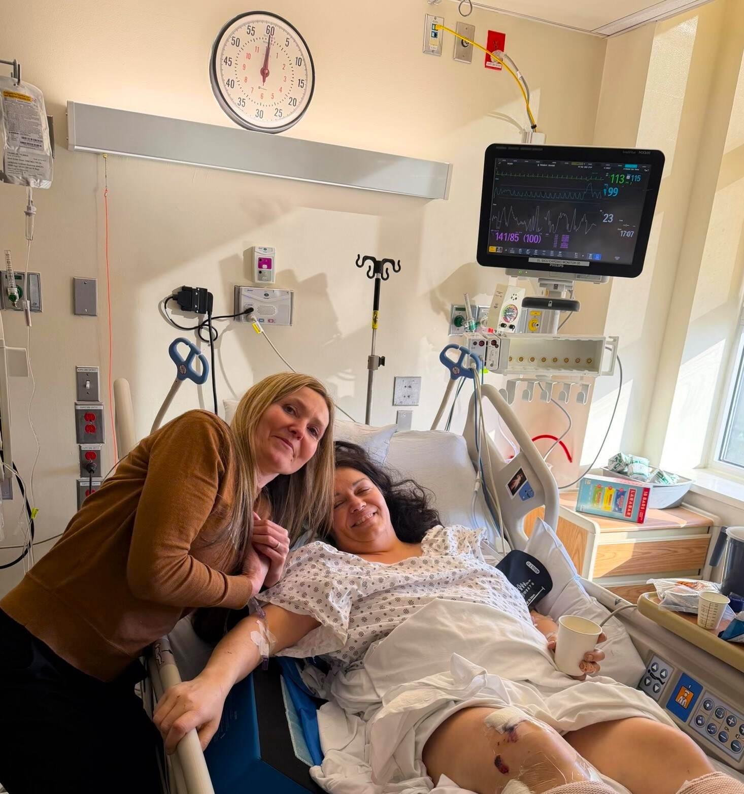 奇迹！空乘被甩出机舱超百米距离后生还