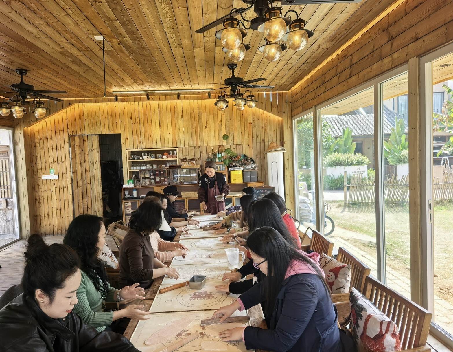 温情三八节  烘焙暖人心----西南空管局培训中心开展“三八”国际妇女节庆祝活动