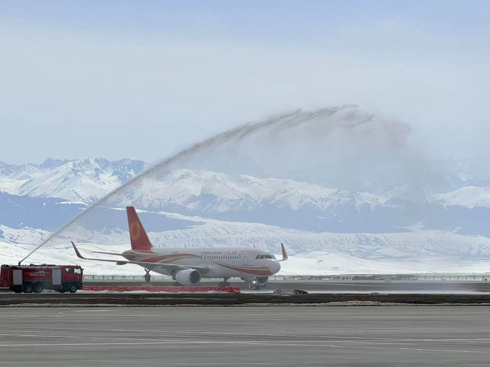 昭苏天马机场重启成都—郑州—昭苏空中走廊 2026年首航仪式圆满举行