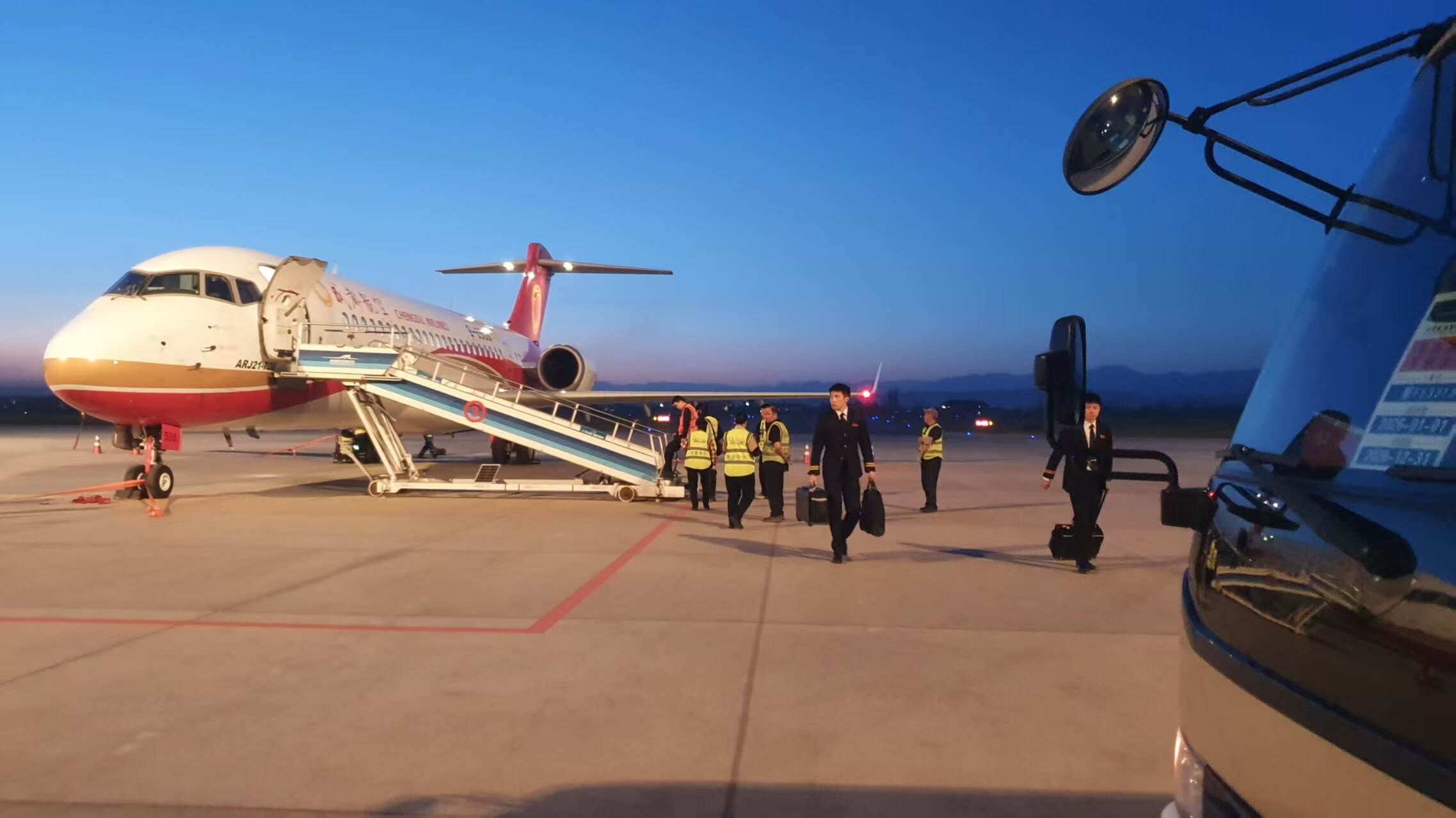 舱门到房门 换乘无中场——新疆机场集团天缘航旅伊宁分公司“一站式”服务护航成都航空