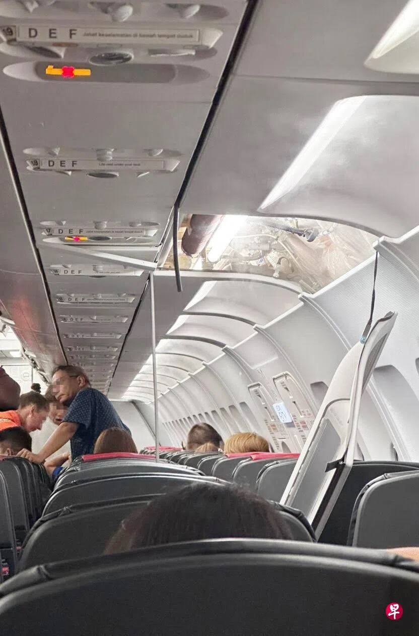 飞机落地后 机舱顶部面板忽然脱落