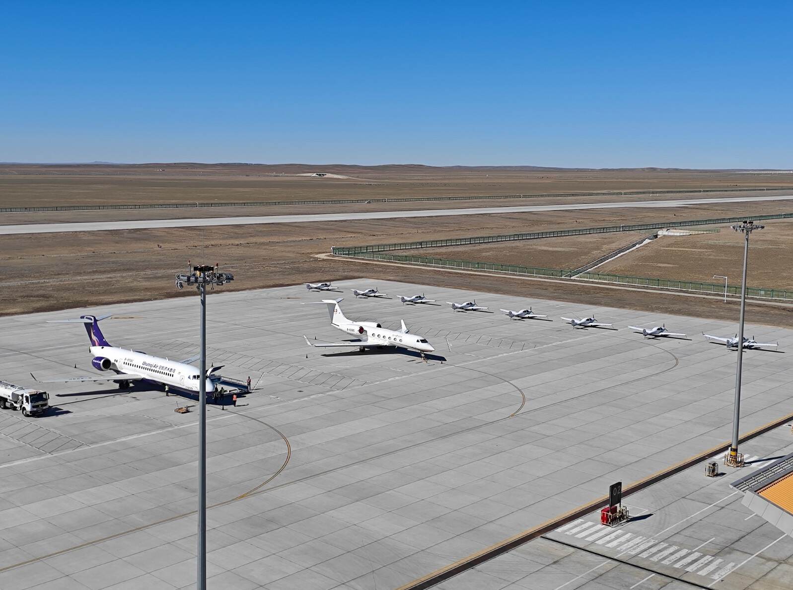 机坪满翼展新貌 运营提质谱新篇—富蕴可可托海机场年度停场航空器达11架次创历史新高