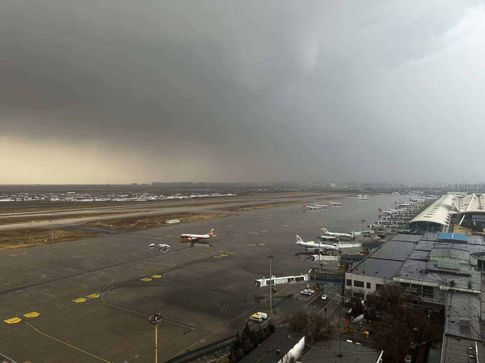 内蒙古空管分局全力保障雷暴伴冰雹天气下航班安全运行