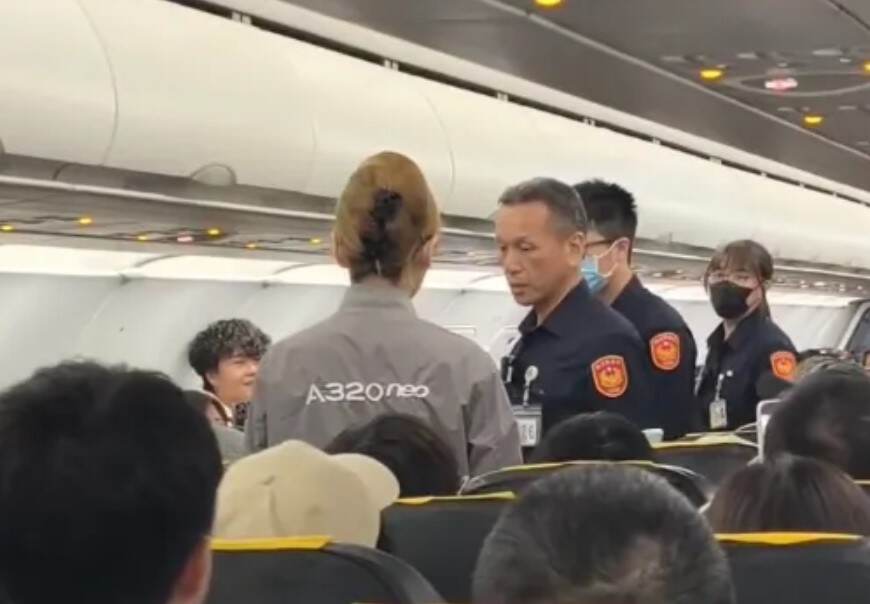 女乘客不停咆哮还掌掴空乘 航司：永久拉黑