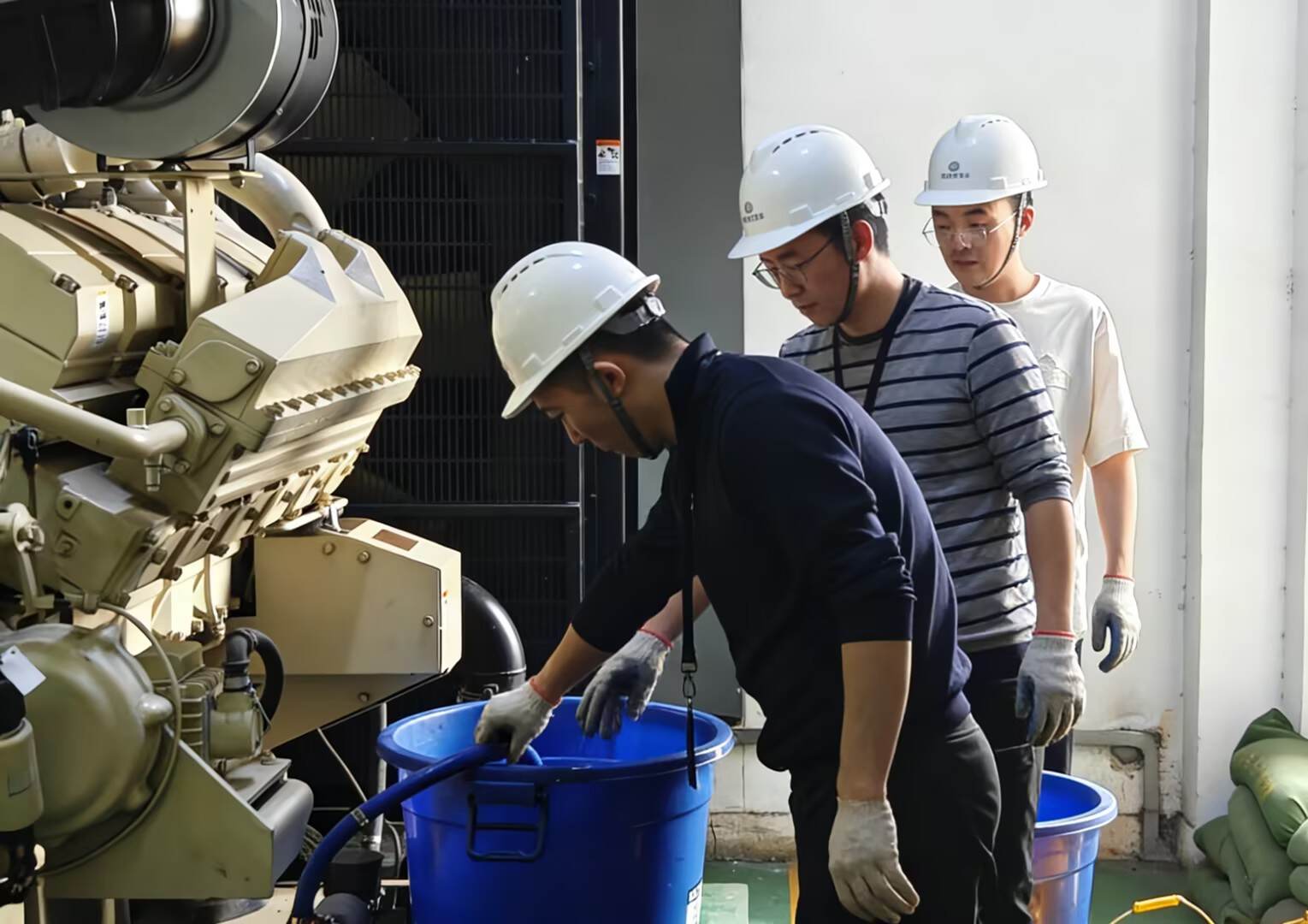 西南空管局技保中心双流动力室圆满完成油机定期保养工作