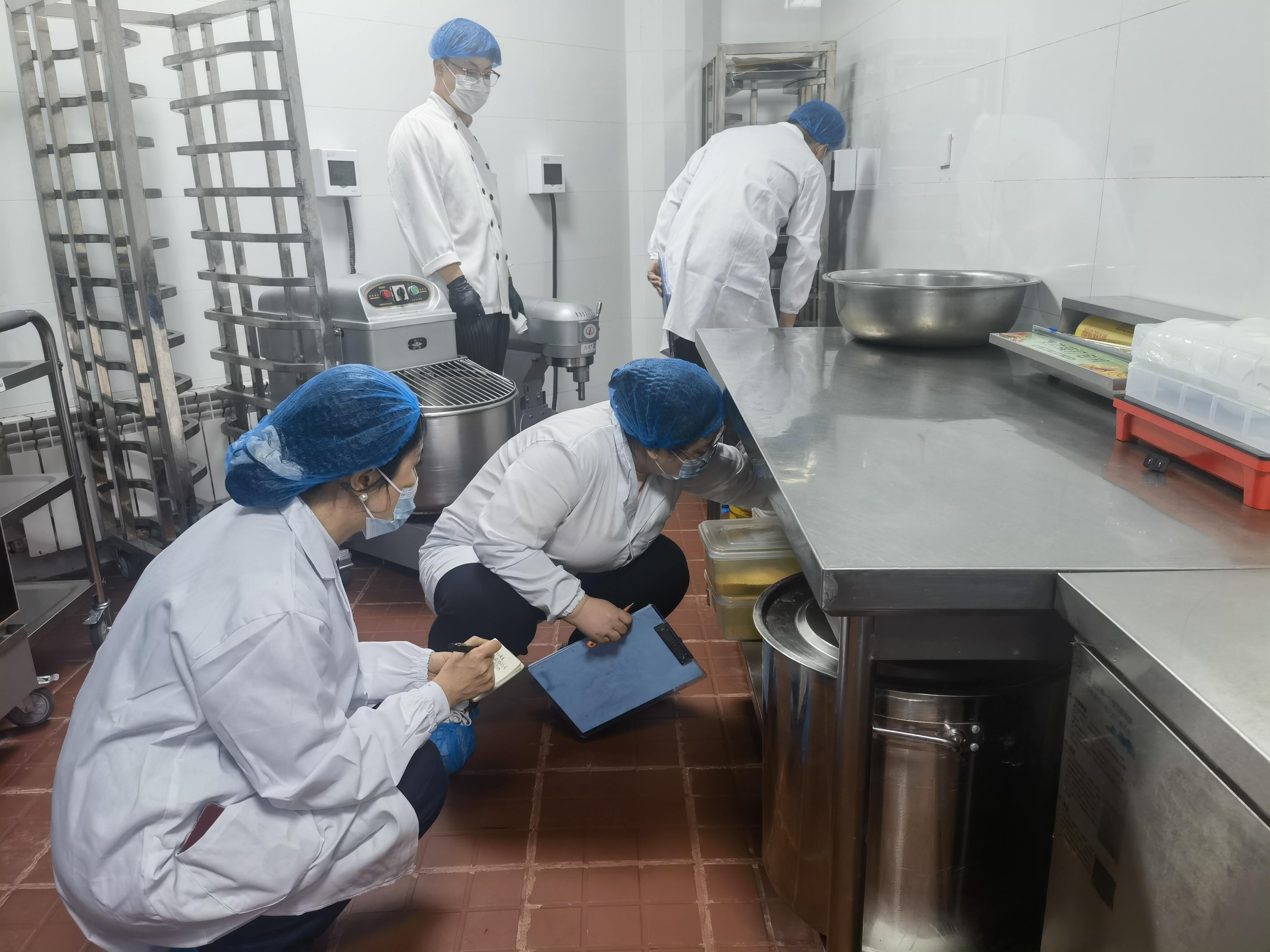 严把航食安全关 筑牢服务保障线——南方航空新疆伊宁分公司赴天缘航旅伊宁分公司开展航食板块检查指导工作