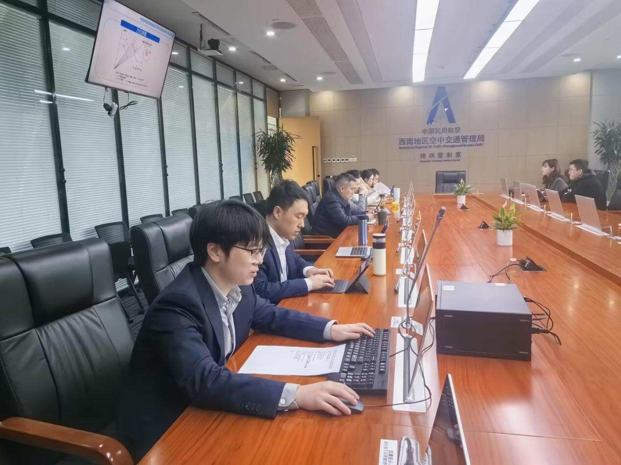 学技练兵强素养，技术赋能保安全——空管中心终端人才库管制员开展监视技术微课分享