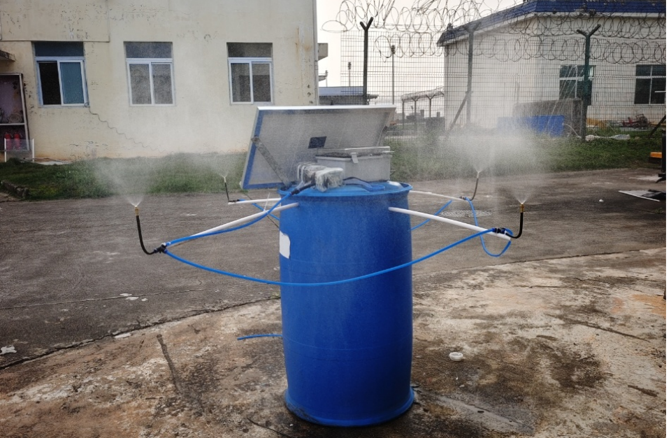 科技护航空 防鸟保安全 吉安井冈山机场创新启用自动驱鸟剂定时喷洒装置​