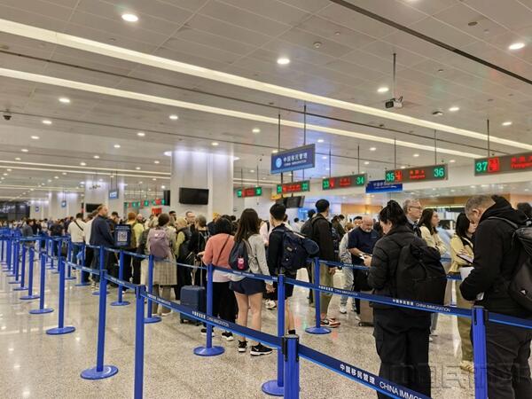浦东机场口岸单日入境外籍人员超2.5万人次,创历史新高