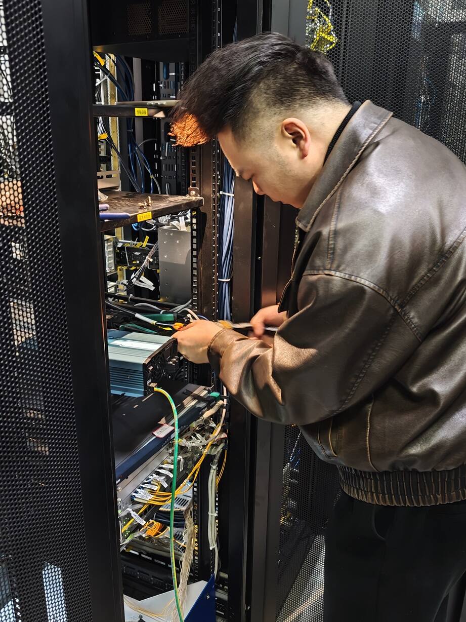 西南空管局网络中心开展甘孜格萨尔机场传输设备供电优化工作