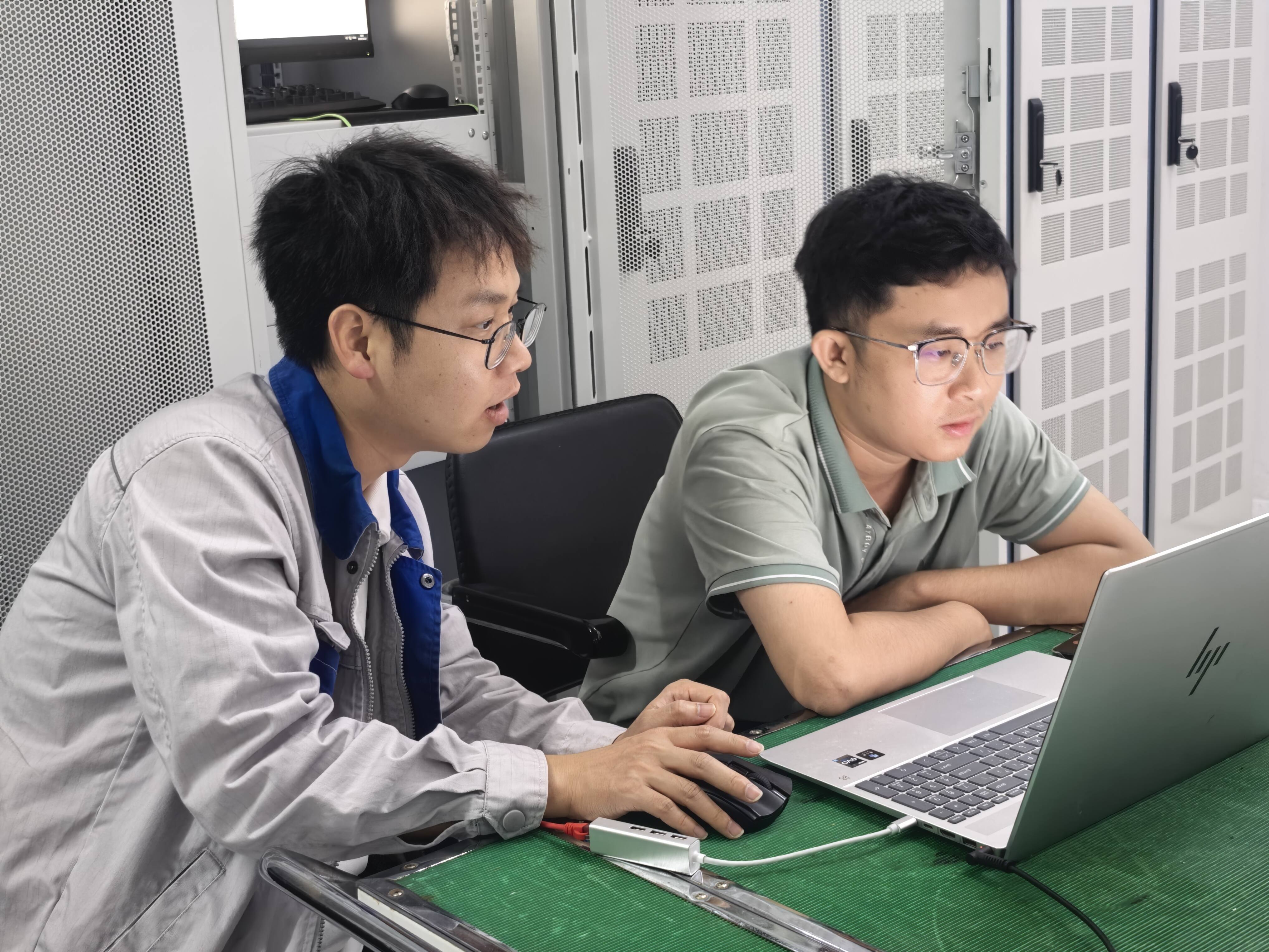 珠海空管站技术保障部顺利完成拦浪山海格电台升级及季度维护工作