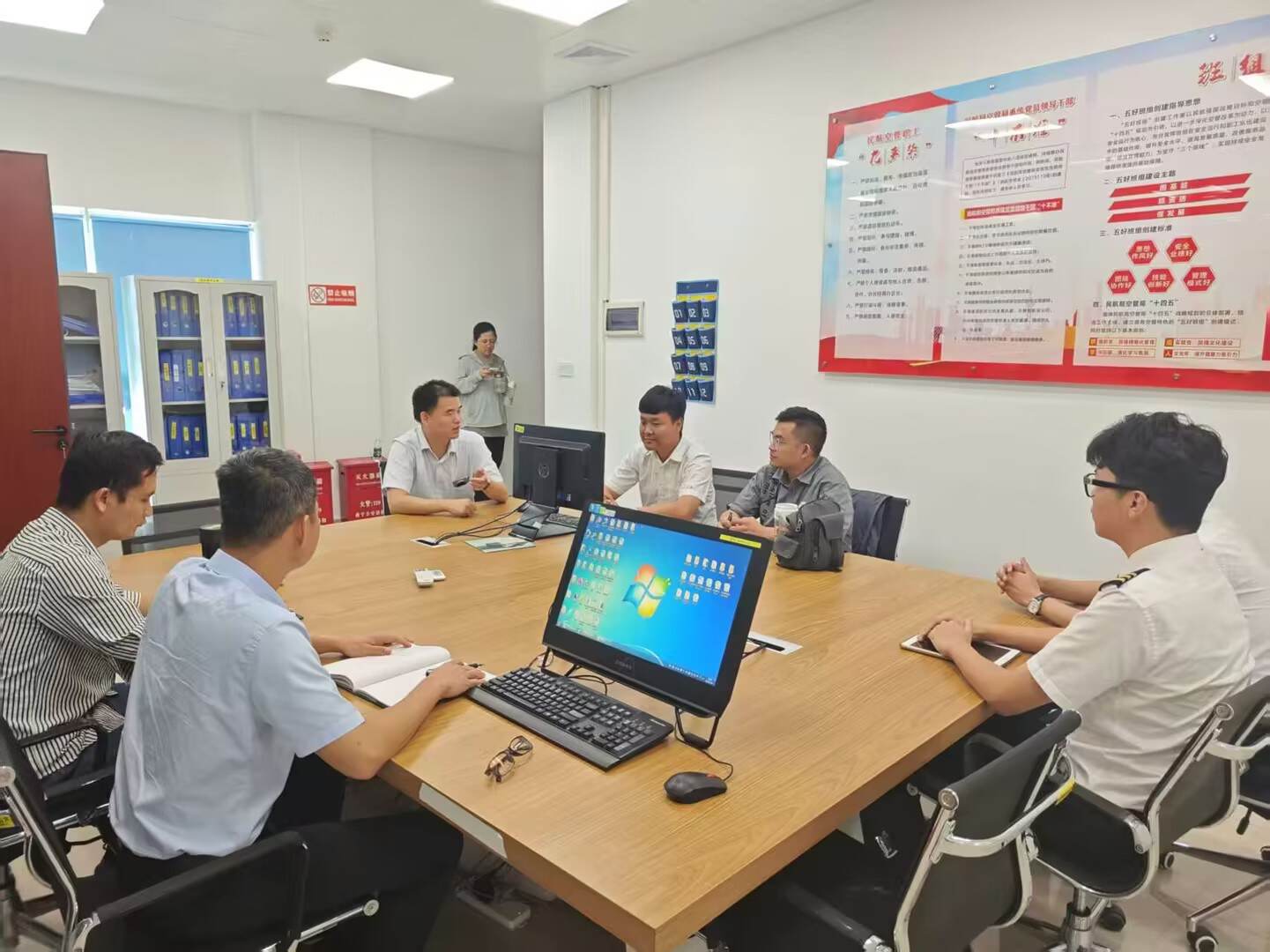 空地协同提质效 联训共建保安全
——三亚空管站管制运行部持续深化与四川航空业务交流