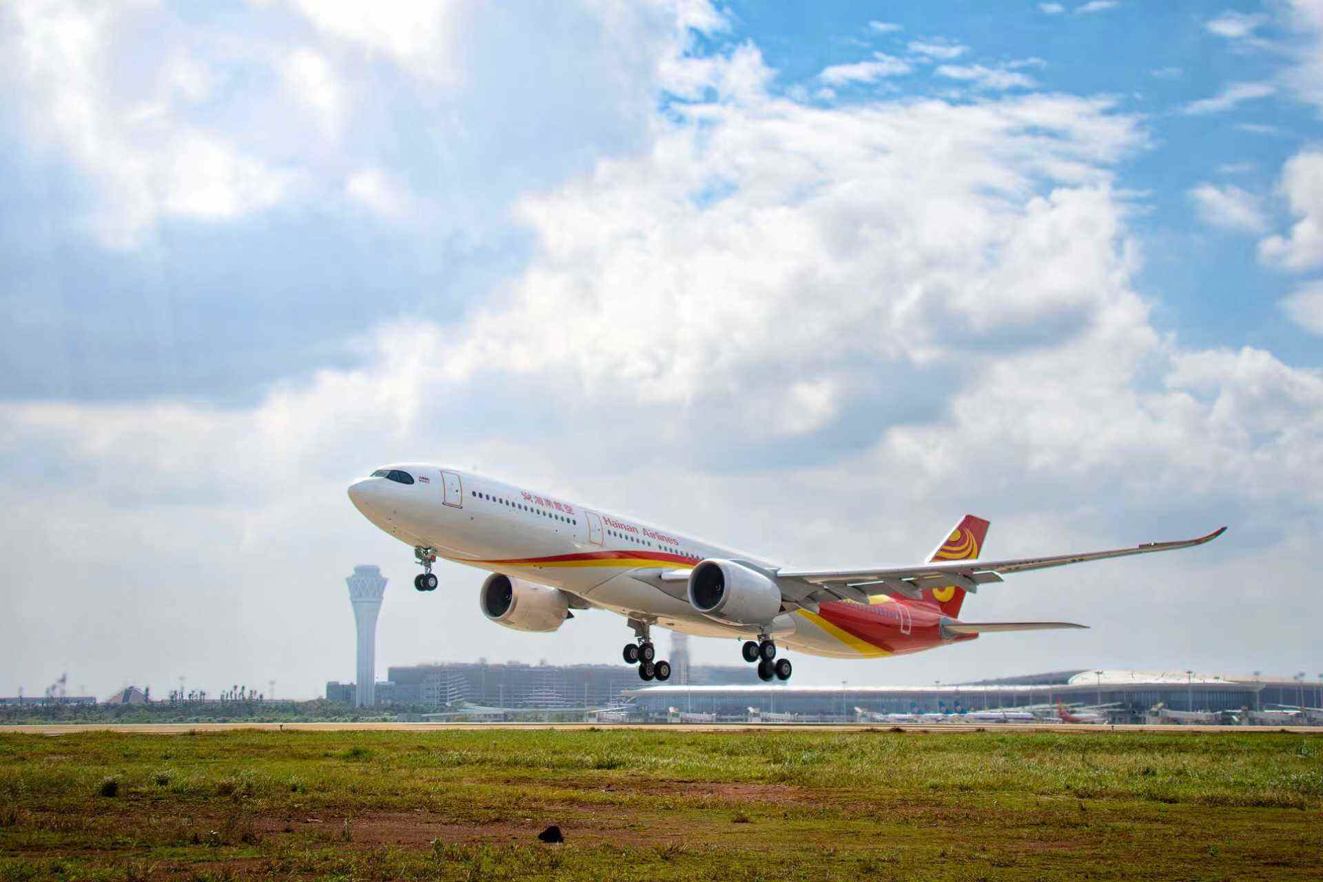 绿途致远：新海航海南航空以“数智+绿色”双轮驱动，共绘生态新画卷