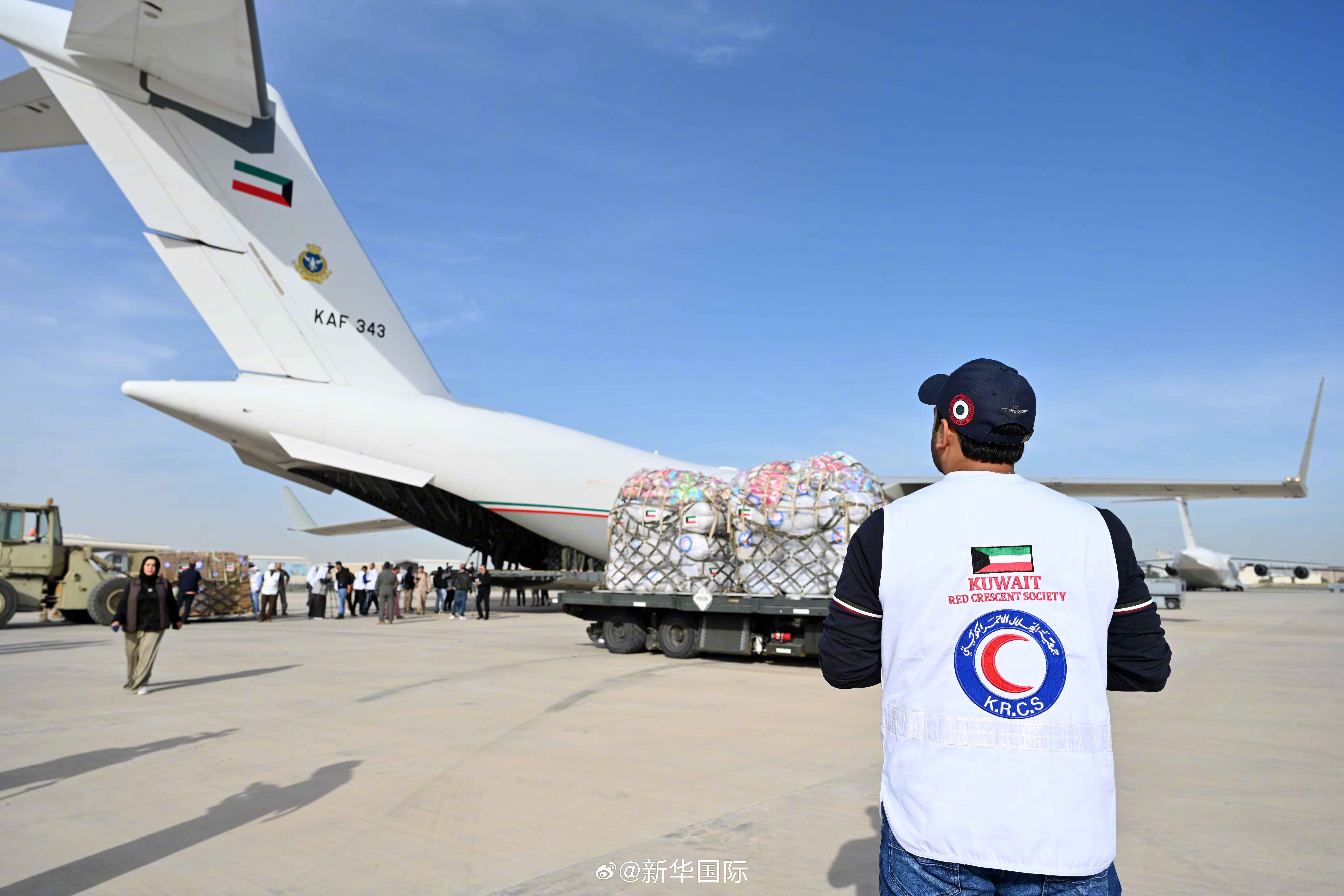 科威特机场空域重新开放