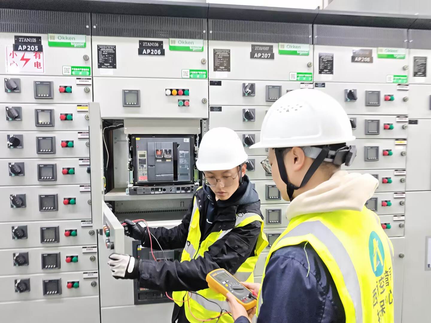 西南空管局技保中心天府动力室完成三岔工作区动力设备年度维护