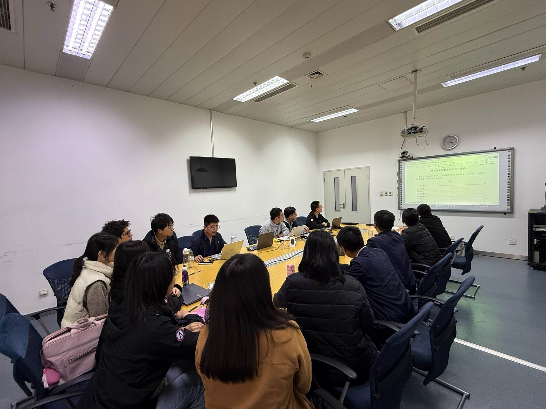 精研参数强规范 青年授课促提升——西南空管局技保中心区管航管室开展自动化系统参数录入与修改规范性培训