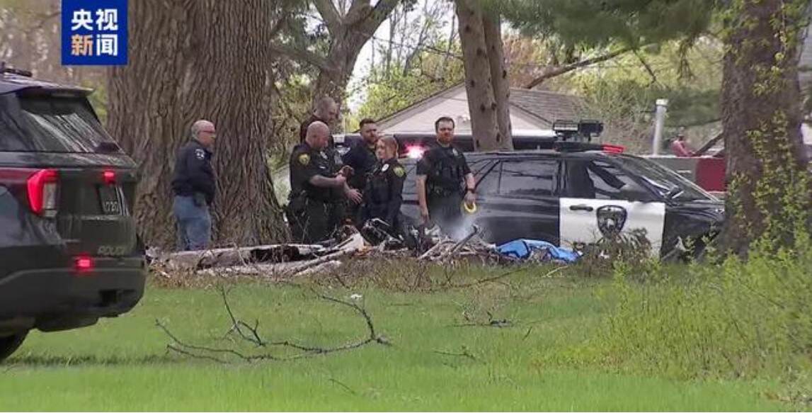 美国明尼苏达州一架小型飞机坠毁