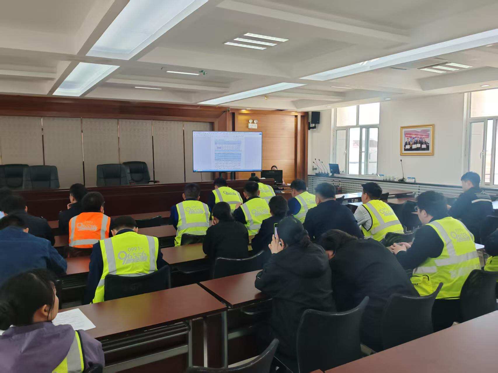 深学细悟强根基 凝心聚力促改革——富蕴可可托海机场组织全员学习劳动合同管理规程