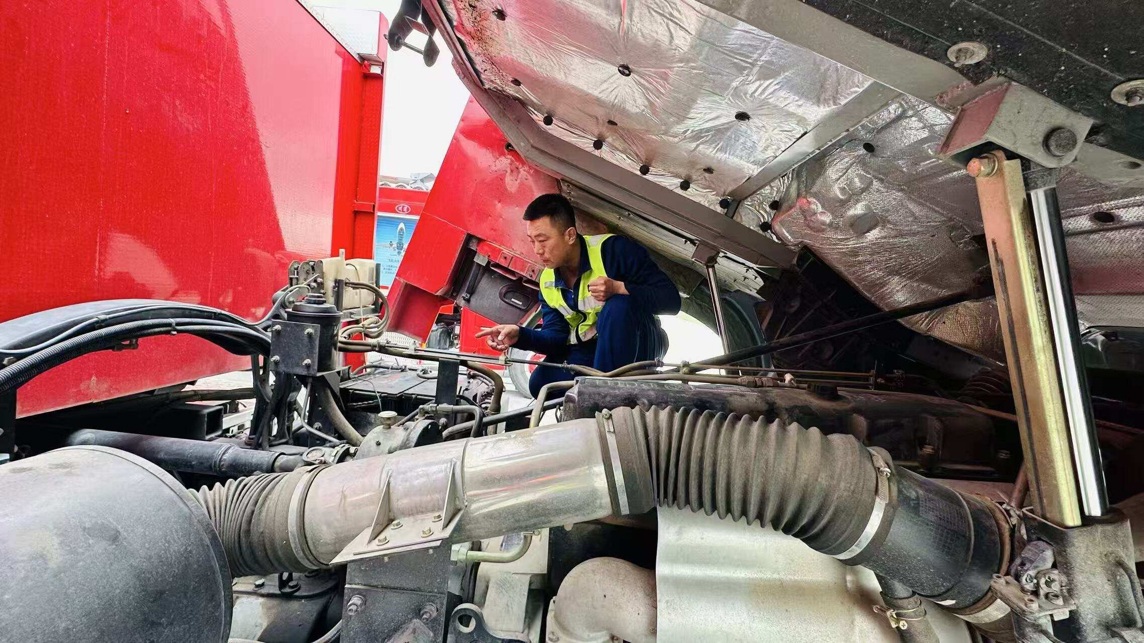 富蕴可可托海机场开展消防车辆装备专项维护筑牢应急救援安全防线