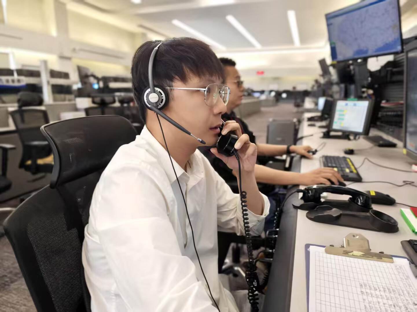 海南空管分局三亚区管中心跨国联动 保障国际备降航班优先落地