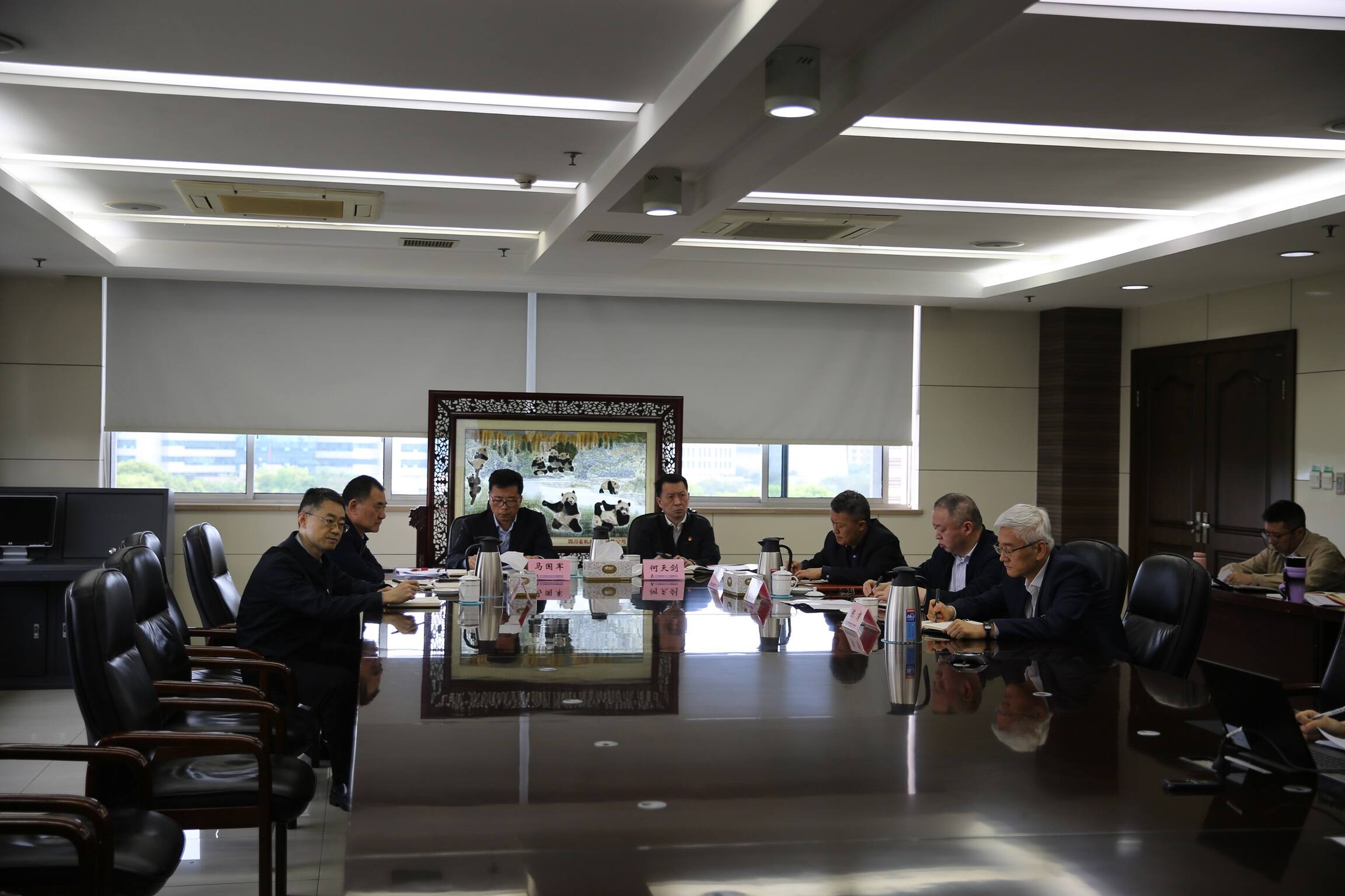 西南空管局党委举行理论学习中心组（扩大）学习