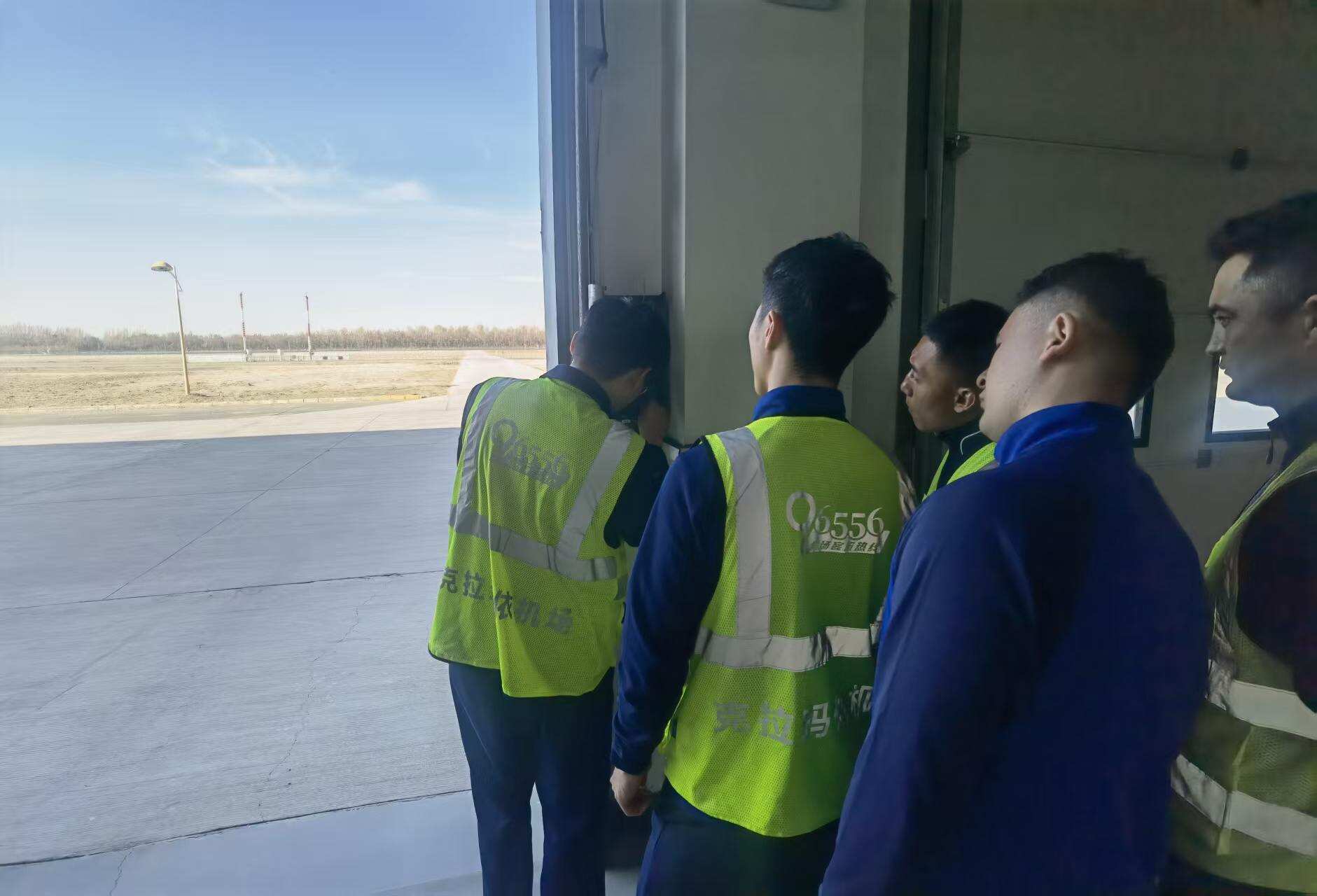 师徒携手守空港 薪火相传筑匠心——新疆机场集团克拉玛依古海机场深入开展“以老带新”结对共建活动