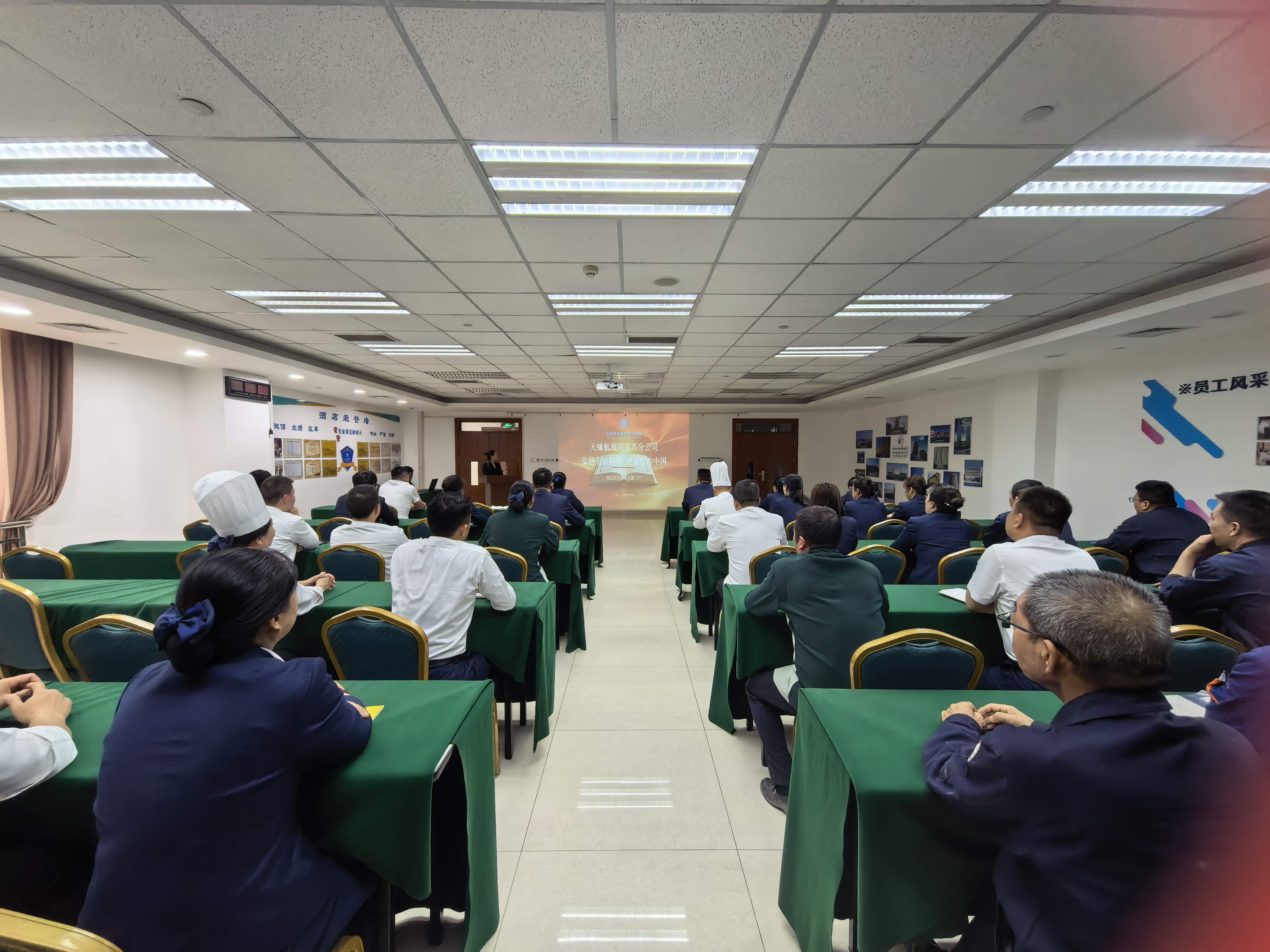 新疆机场集团天缘航旅有限责任公司阿克苏分公司开展宪法法律宣传月活动