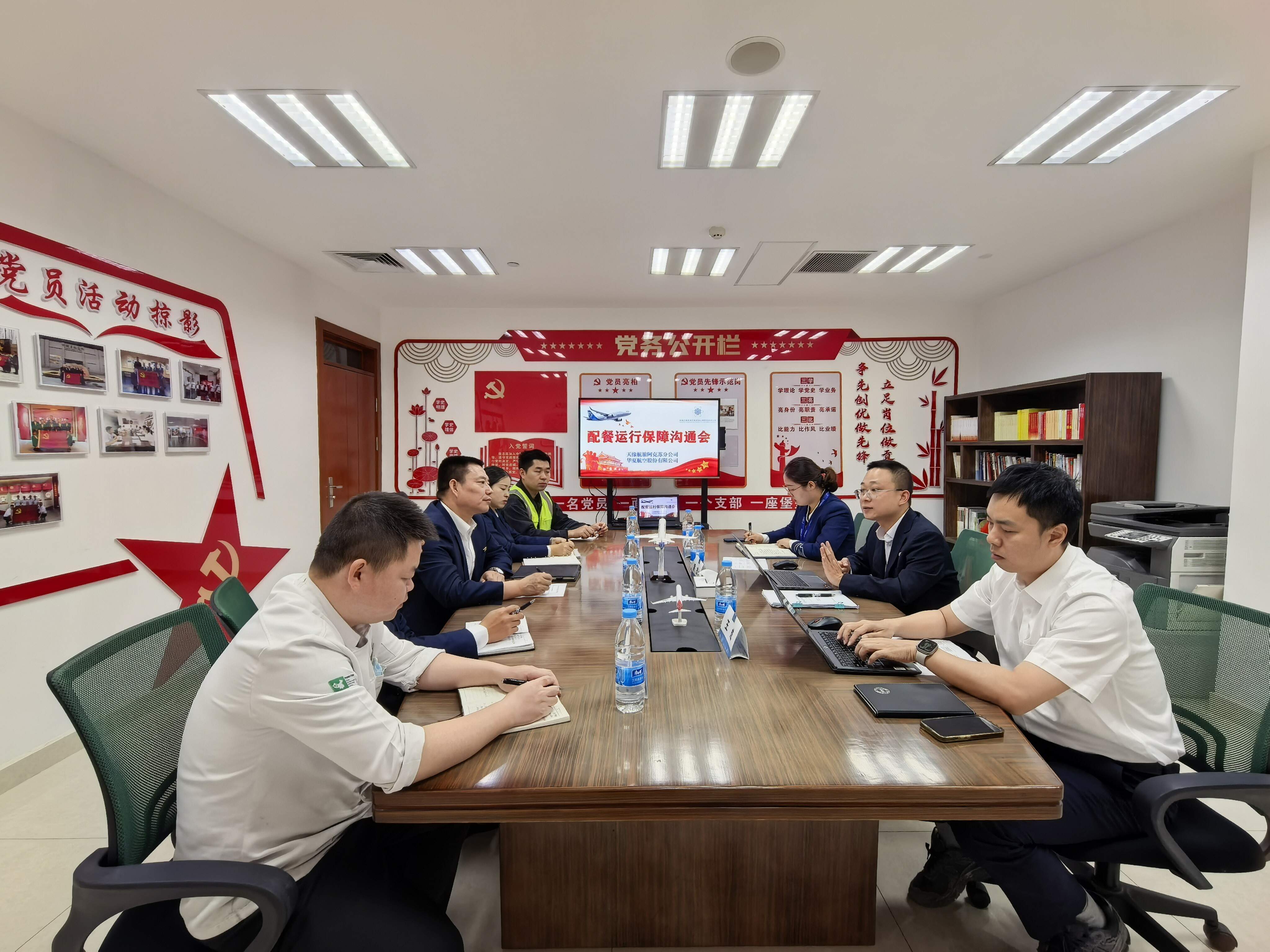 新疆机场集团天缘航旅阿克苏分公司与华夏航空共商航食安全与品质提升