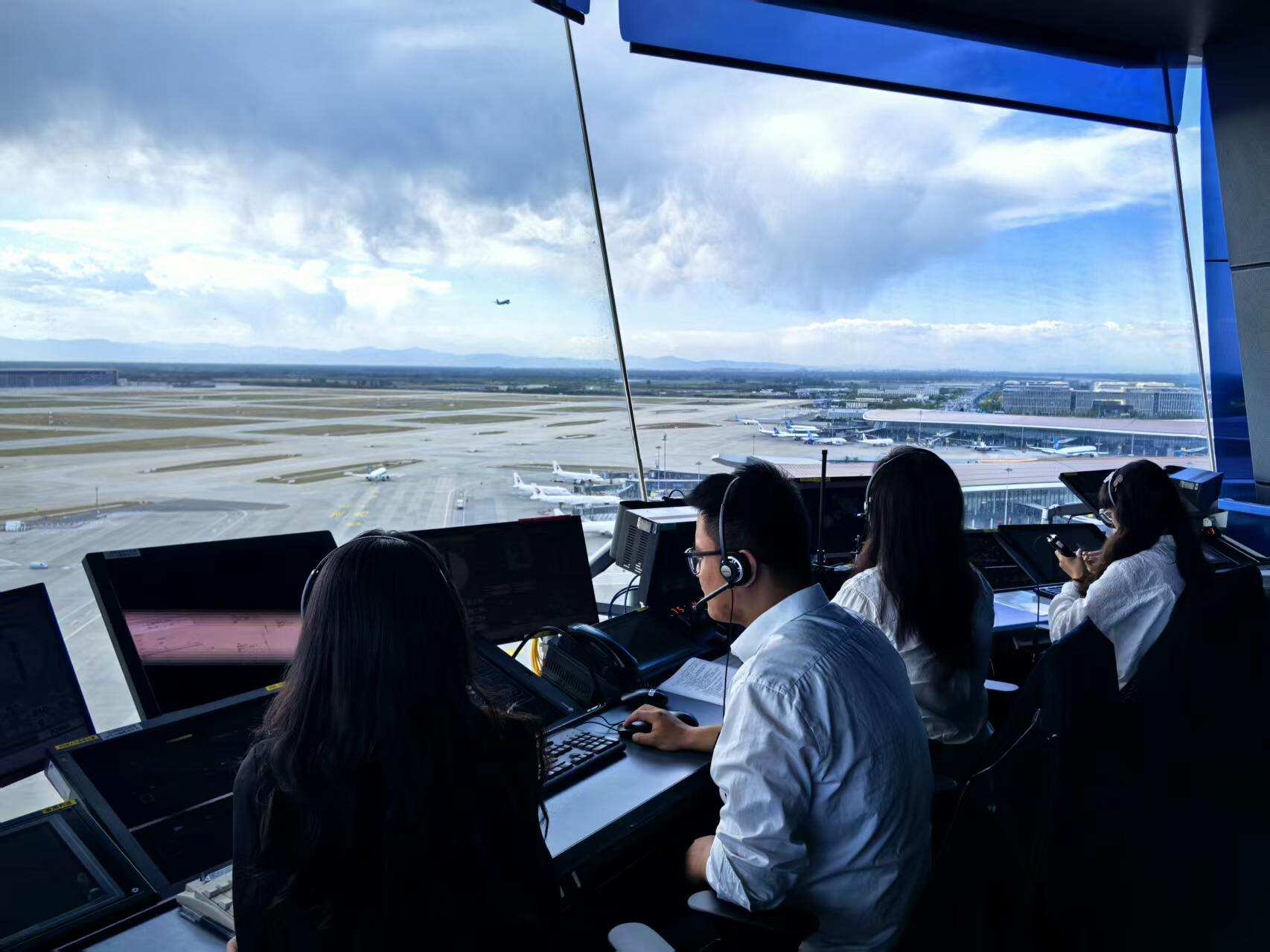 "五一"期间北京两机场计划起降航班11409架次