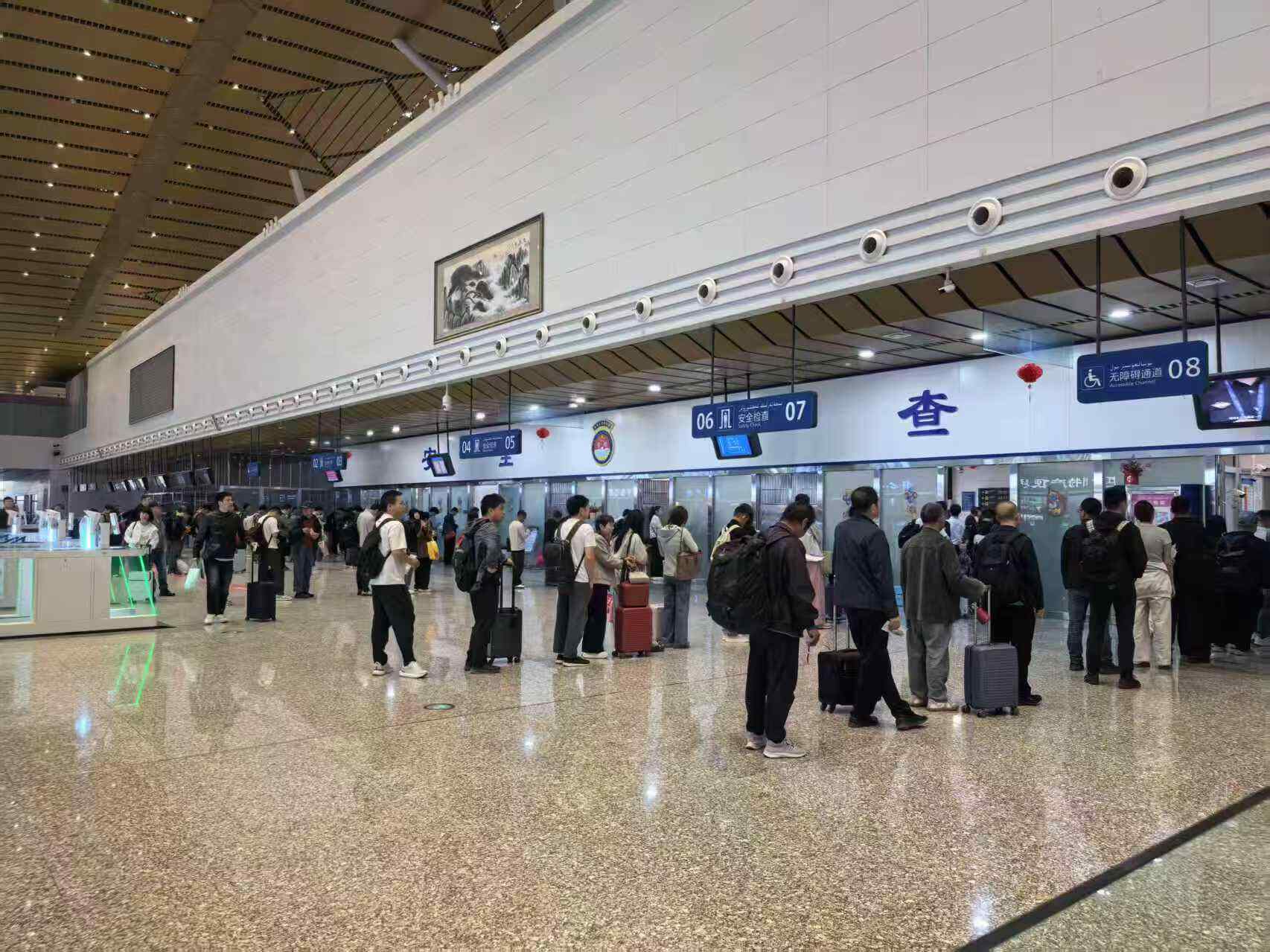 新疆机场集团库尔勒梨城机场全力保障“五一”小长假旅客出行