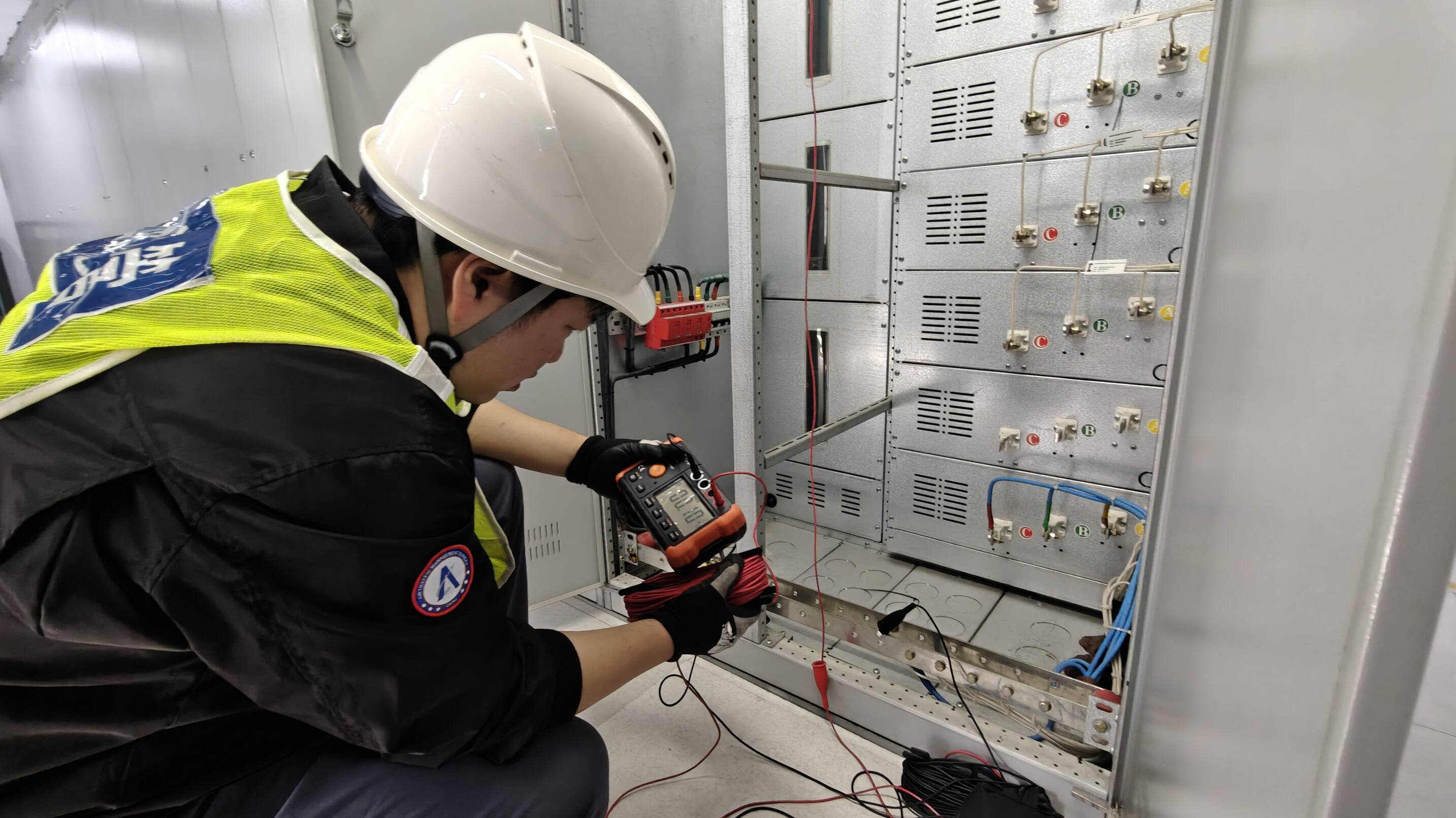 西南空管局技保中心双流动力室圆满完成动力设备防雷检测专项工作
