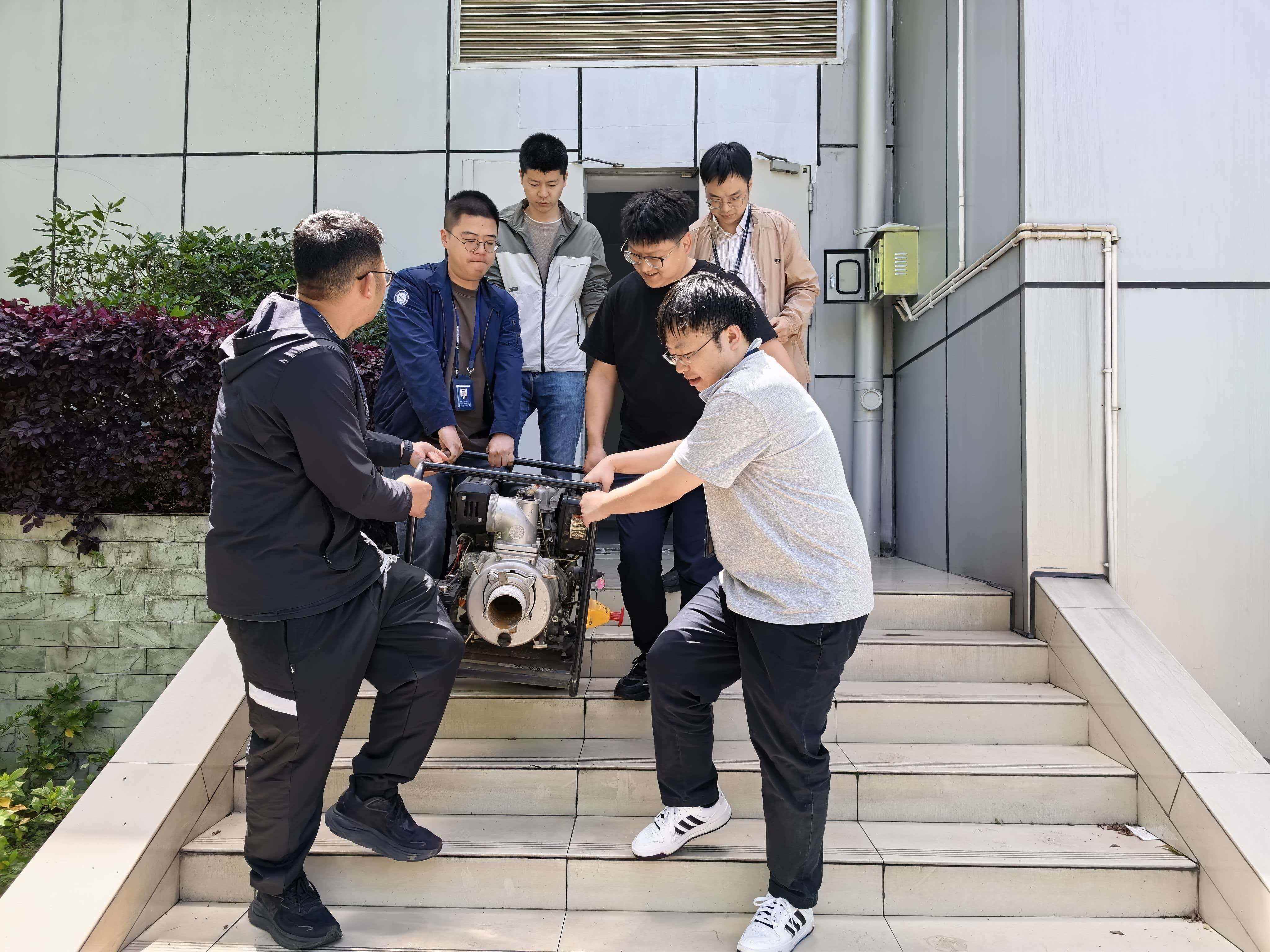 西南空管局网络中心区管网络设备室开展2026年防汛应急演练