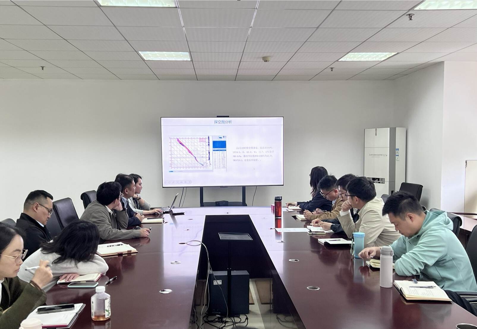 换季研讨精业务 厉兵秣马保安全——西南空管局气象中心预报室扎实开展换季学习