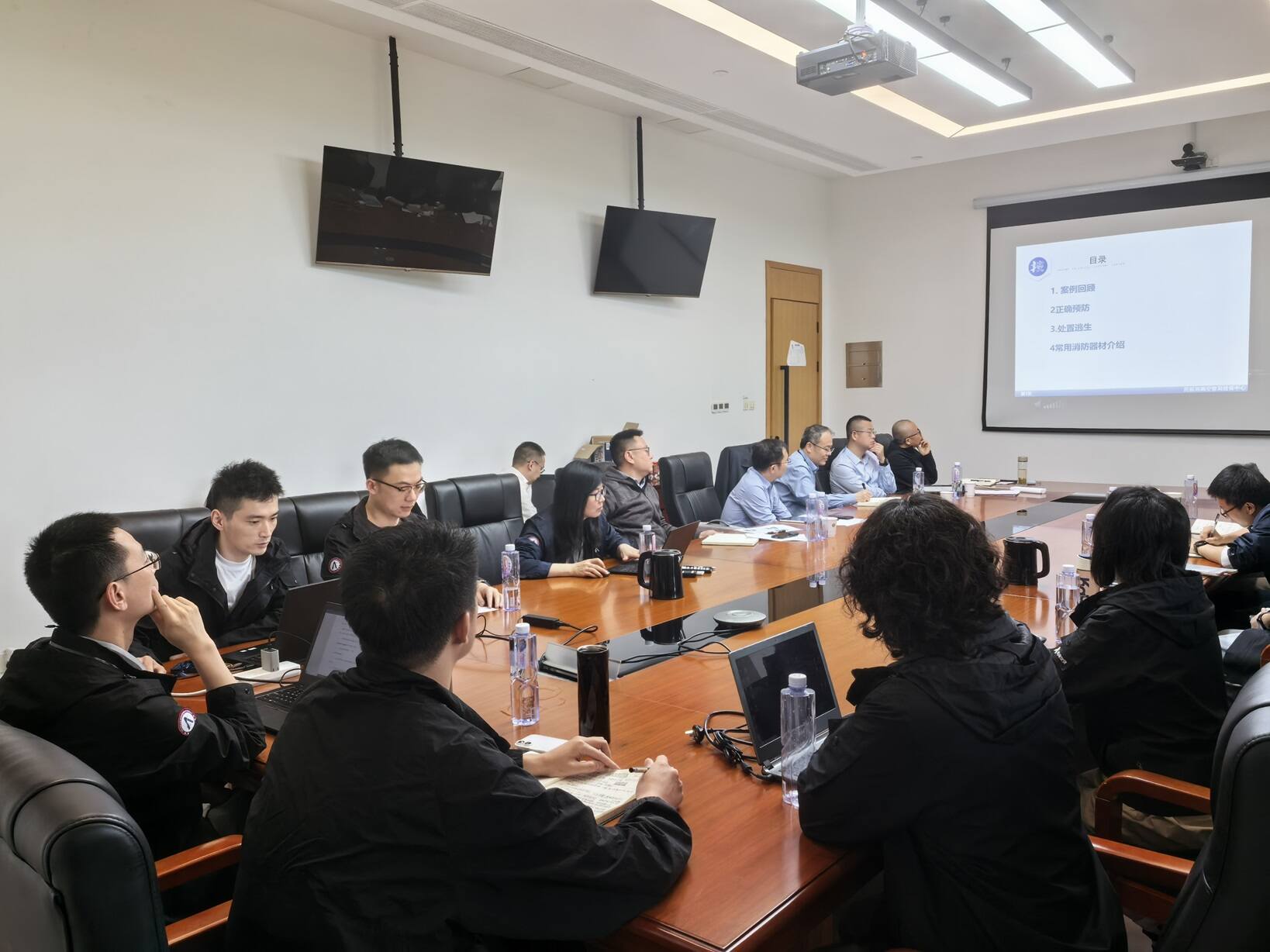 西南空管局技保中心党委赴终端航管室开展调研