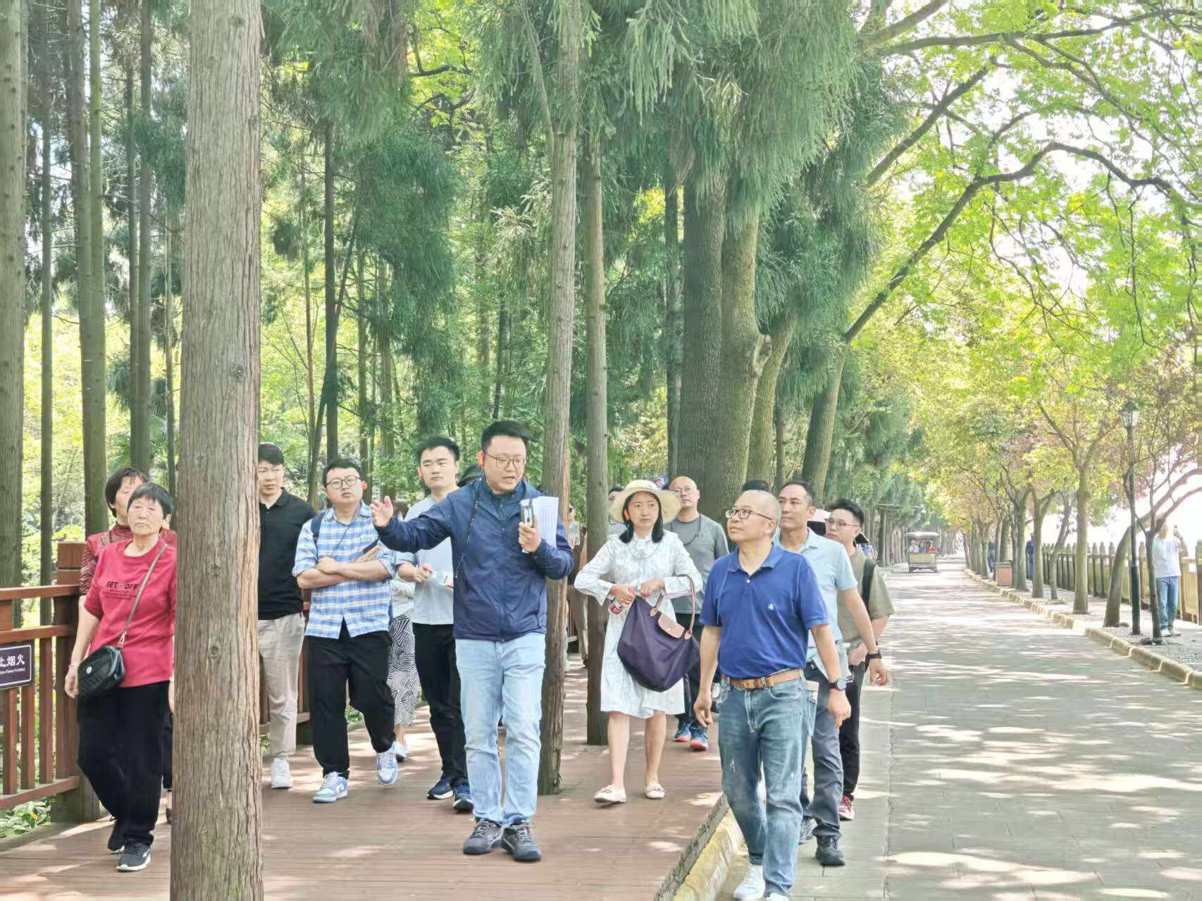 以水为鉴守初心 以绩为尺担使命——西南空管局技保中心工会开展都江堰春游活动