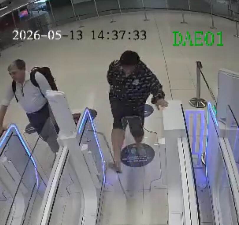 一名中国游客因踢坏机场自动门被泰国终身列入黑名单
