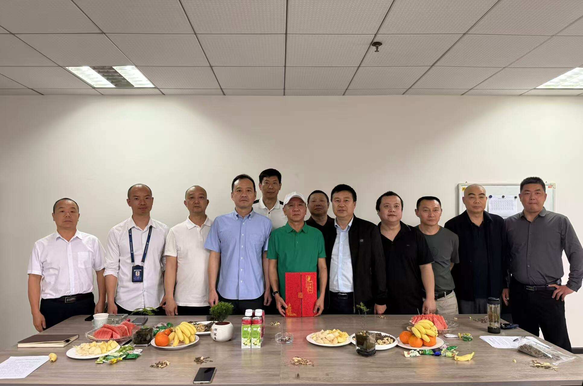 十二载方向盘上的坚守——西南空管局商务公司温情送别退休驾驶员