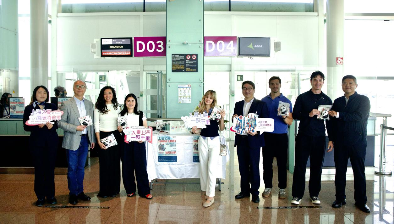 东航“上海之夏”主题航班起航,架起中西文旅空中走廊