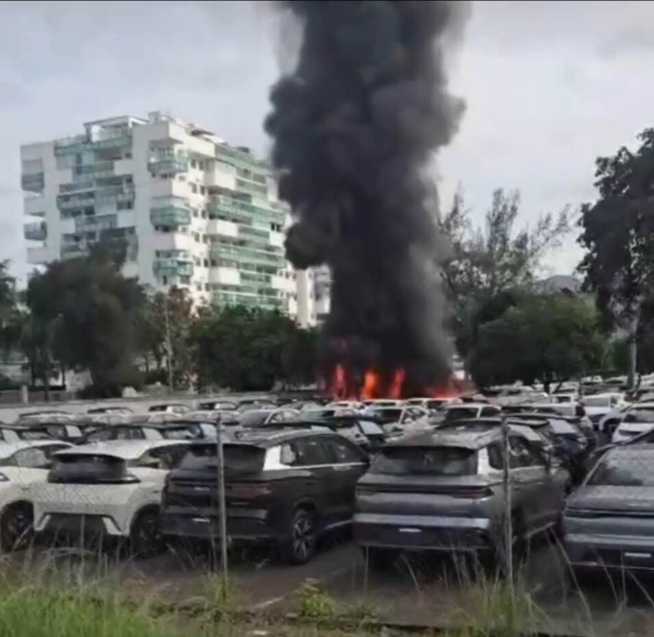 巴西两架直升机空中相撞 知名歌手不幸遇难