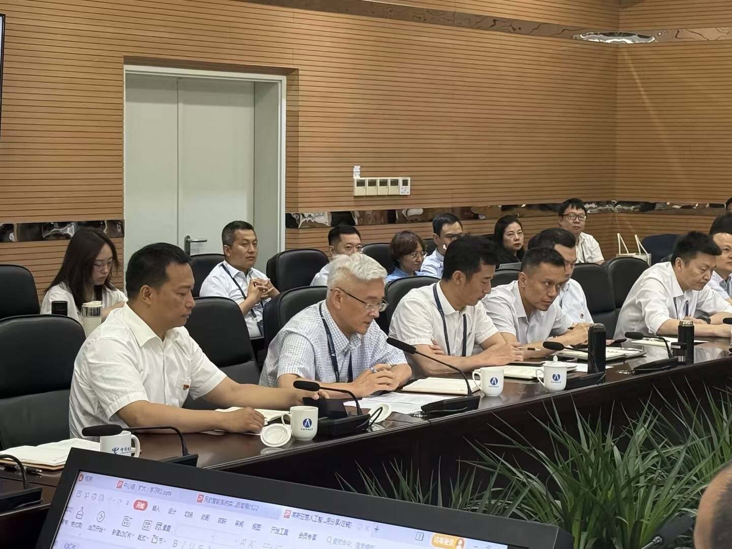 西南空管局空管中心党委举行理论学习中心组(扩大)学习