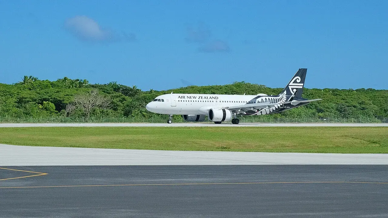 新西兰航空航班地面陷机事件致行程延误 旅客行李滞留机上过夜