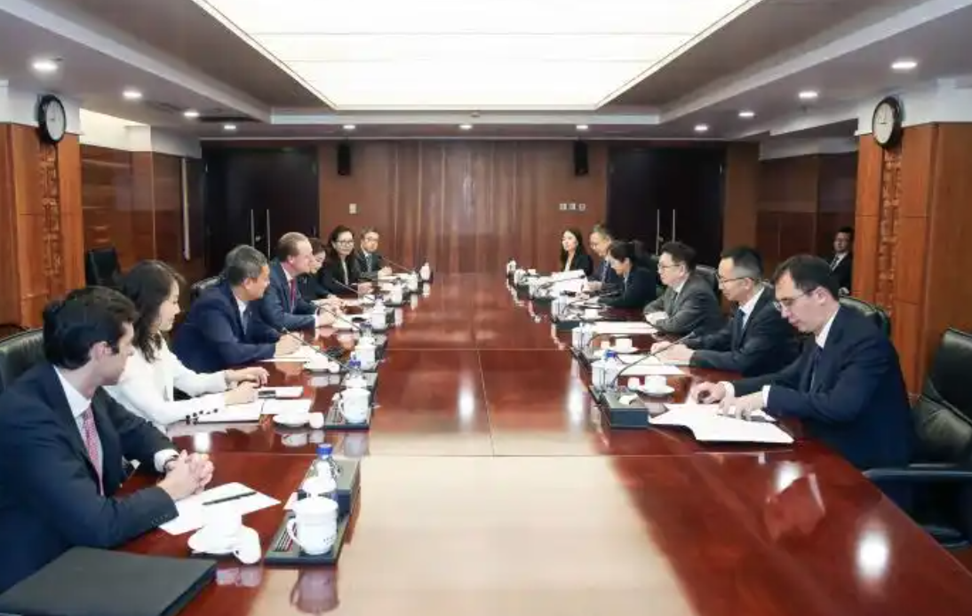 商务部副部长兼国际贸易谈判副代表凌激会见空客公司执行副总裁哈里森