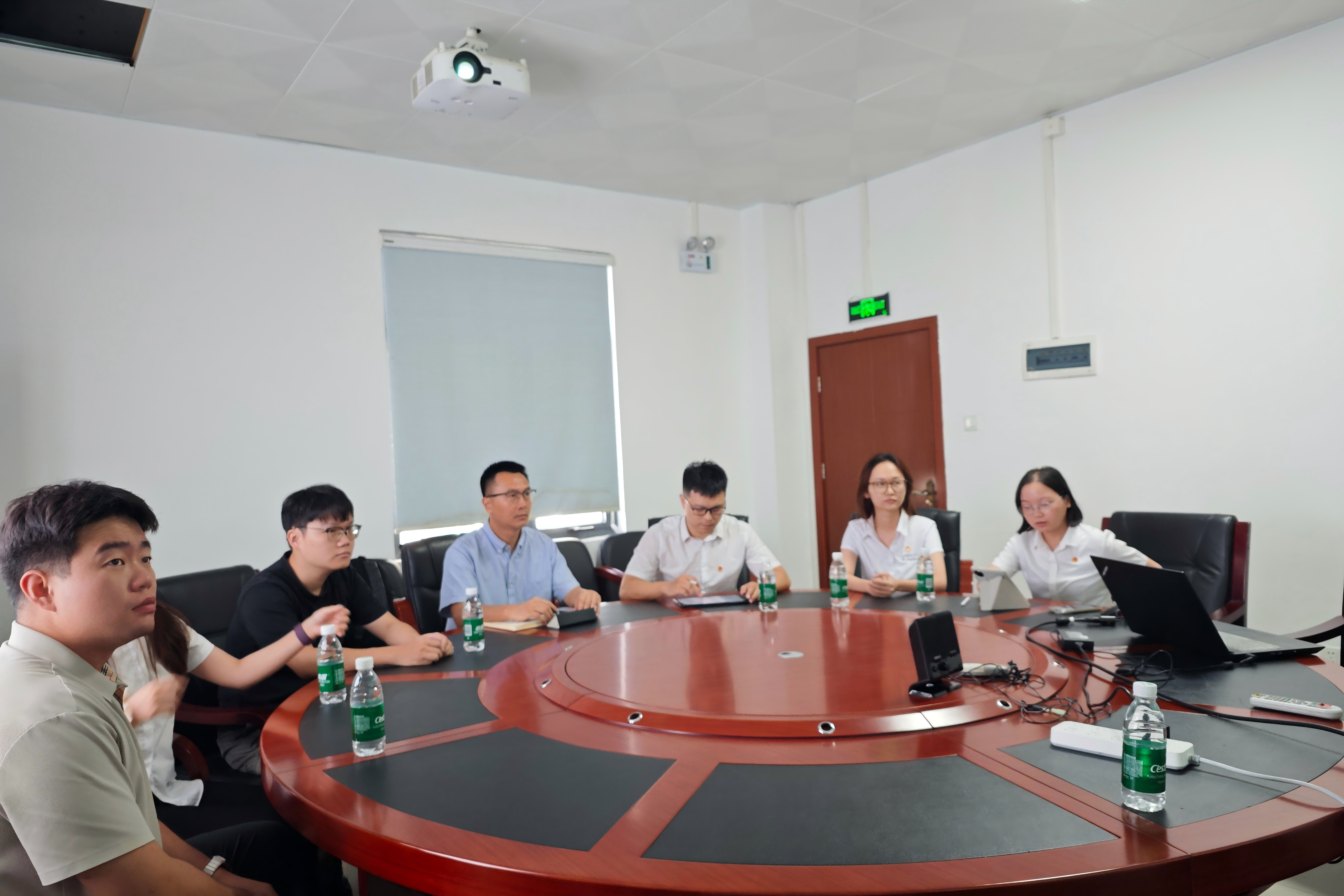 三亚空管站气象台召开第二季度团员大会