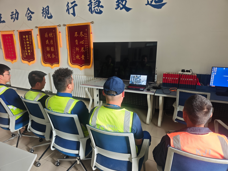 布尔津喀纳斯机场消防救援站组 织全员观看节能宣传周主题视频