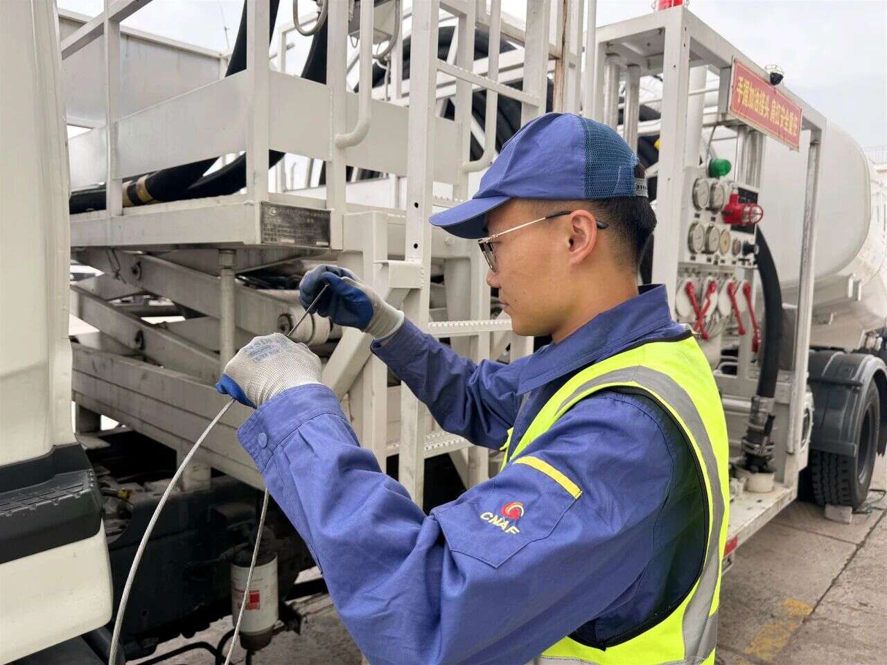中国航油山西分公司航空加油站扎实开展换季 “回头看” 筑牢安全供油坚实防线