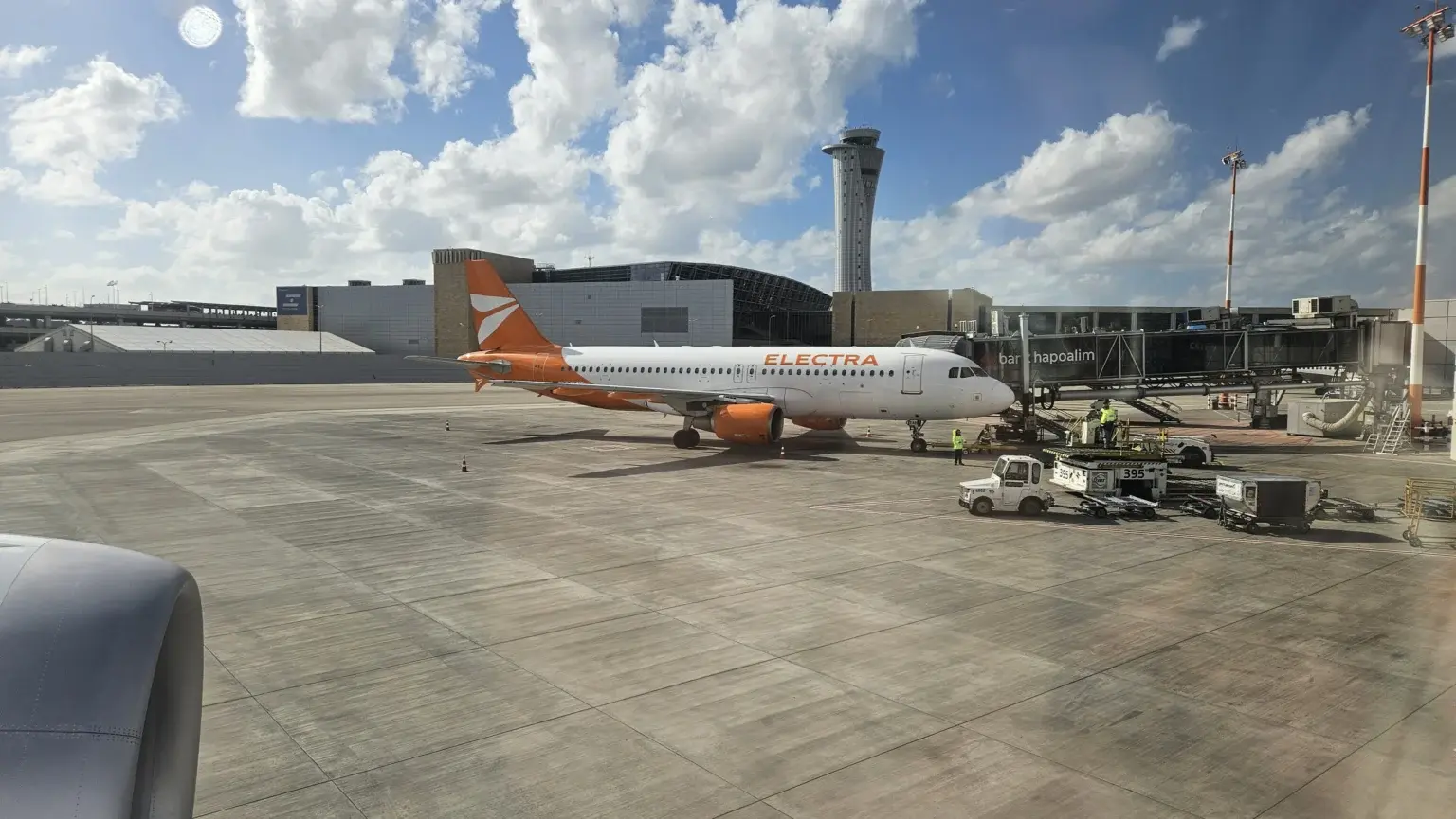 应答机故障误触劫机警报 空客A320航班遭多国战机伴飞紧急备降